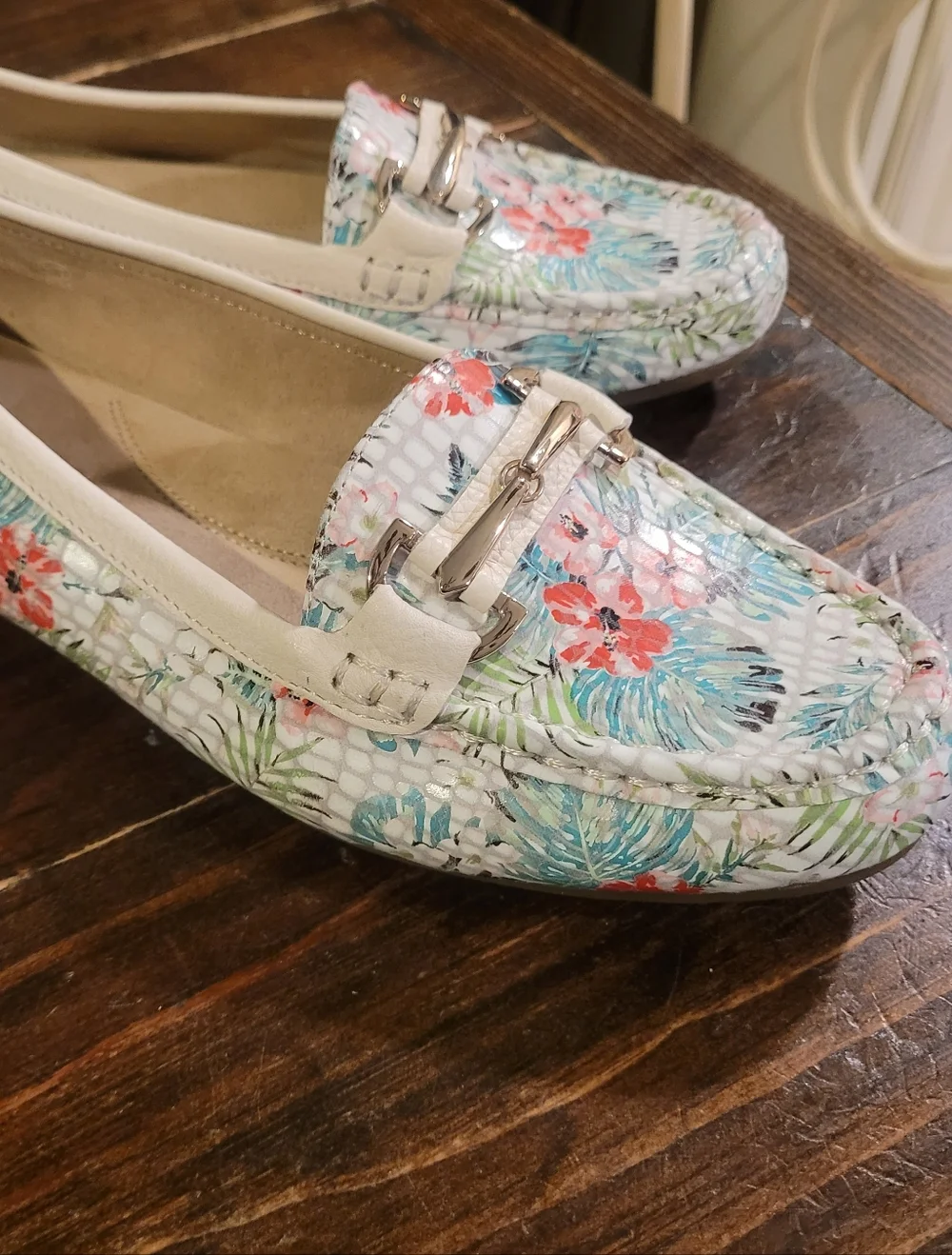 Aerosoles Drive Along Bit Loafer White Cream Gold Pink Green Tropical Floral 7.5 - Picture 1 of 9